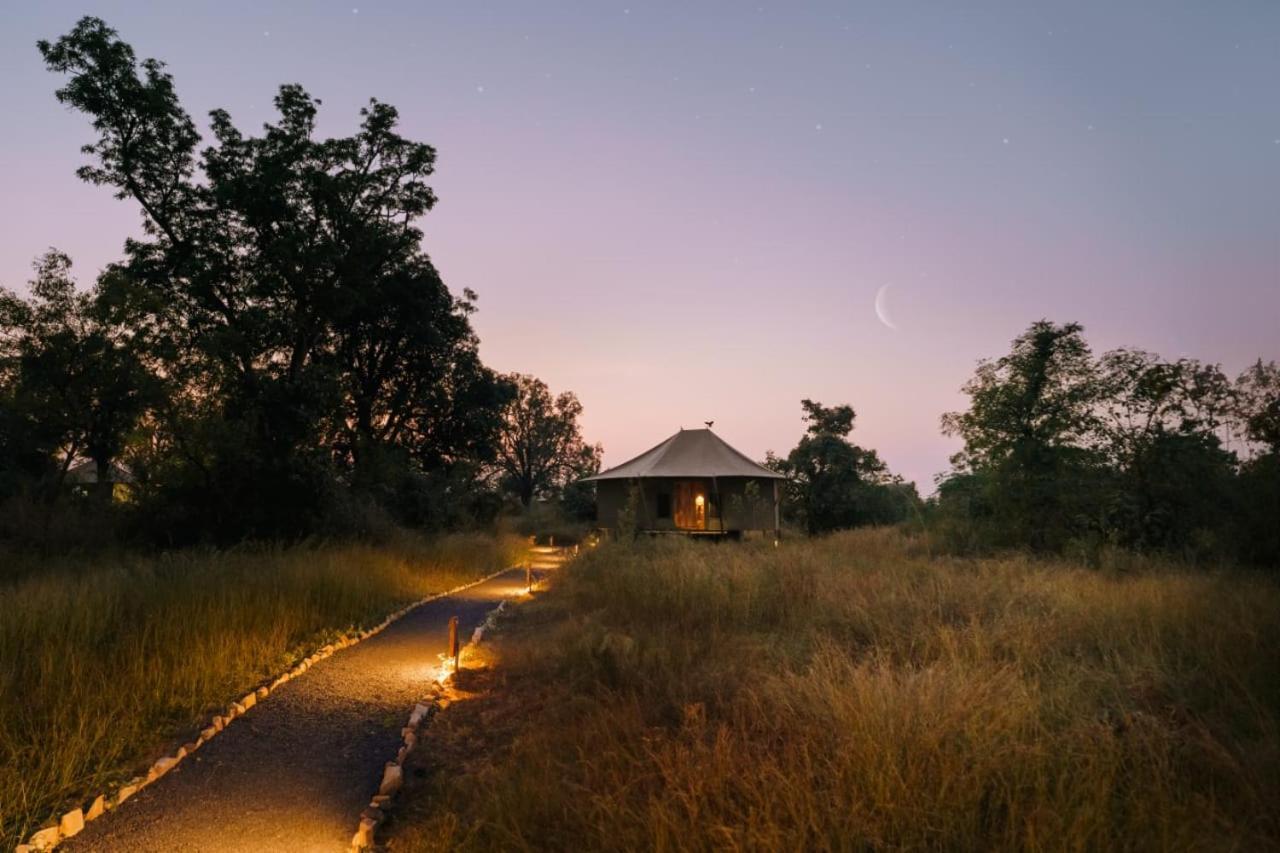 Hotel Trees N Tigers, Tadoba Kolāra Exterior foto